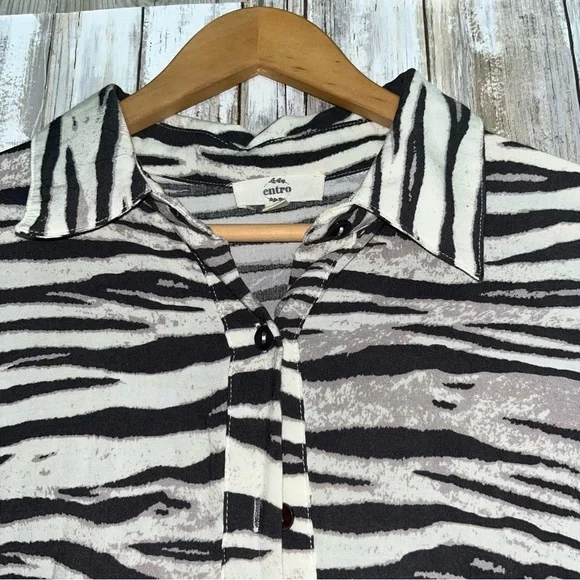 Entro Zandy Zebra Button Up - Picture 4 of 8